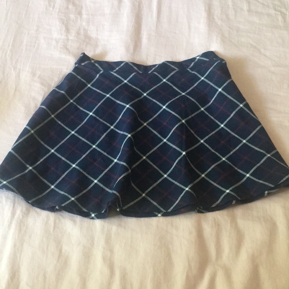 Summer set: burgundy sleeveless top w plaid skirt - Picture 4 of 4